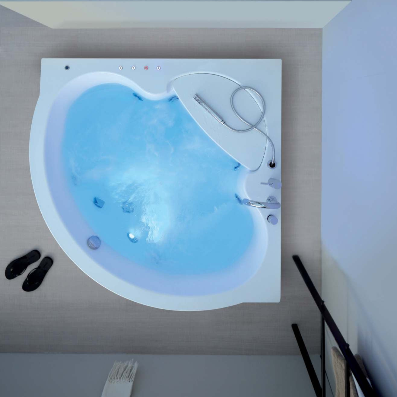 Vasca da Bagno Idromassaggio COLACRIL Fantasy Versione Idro e IdroTecno - Dimensioni 135x135x55